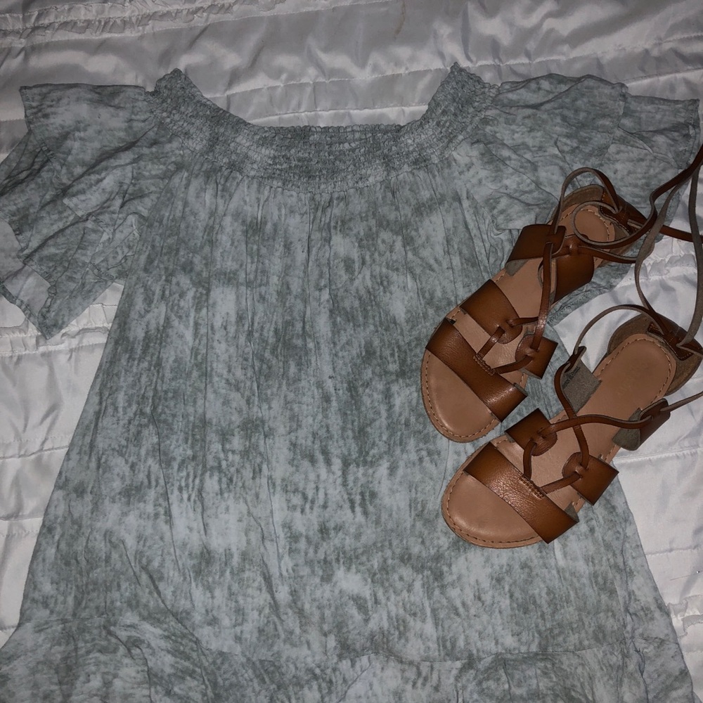 Off-the-shoulder top